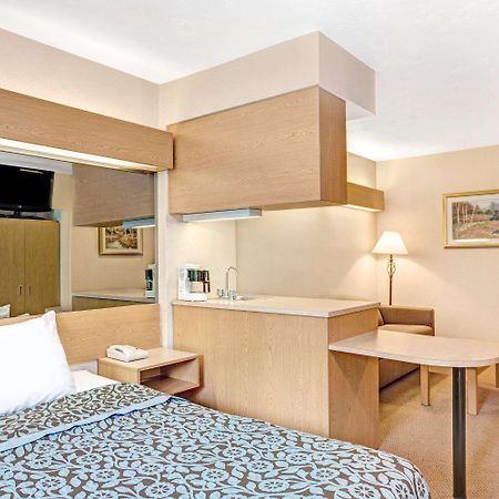 Days Inn By Wyndham Sturbridge Buitenkant foto