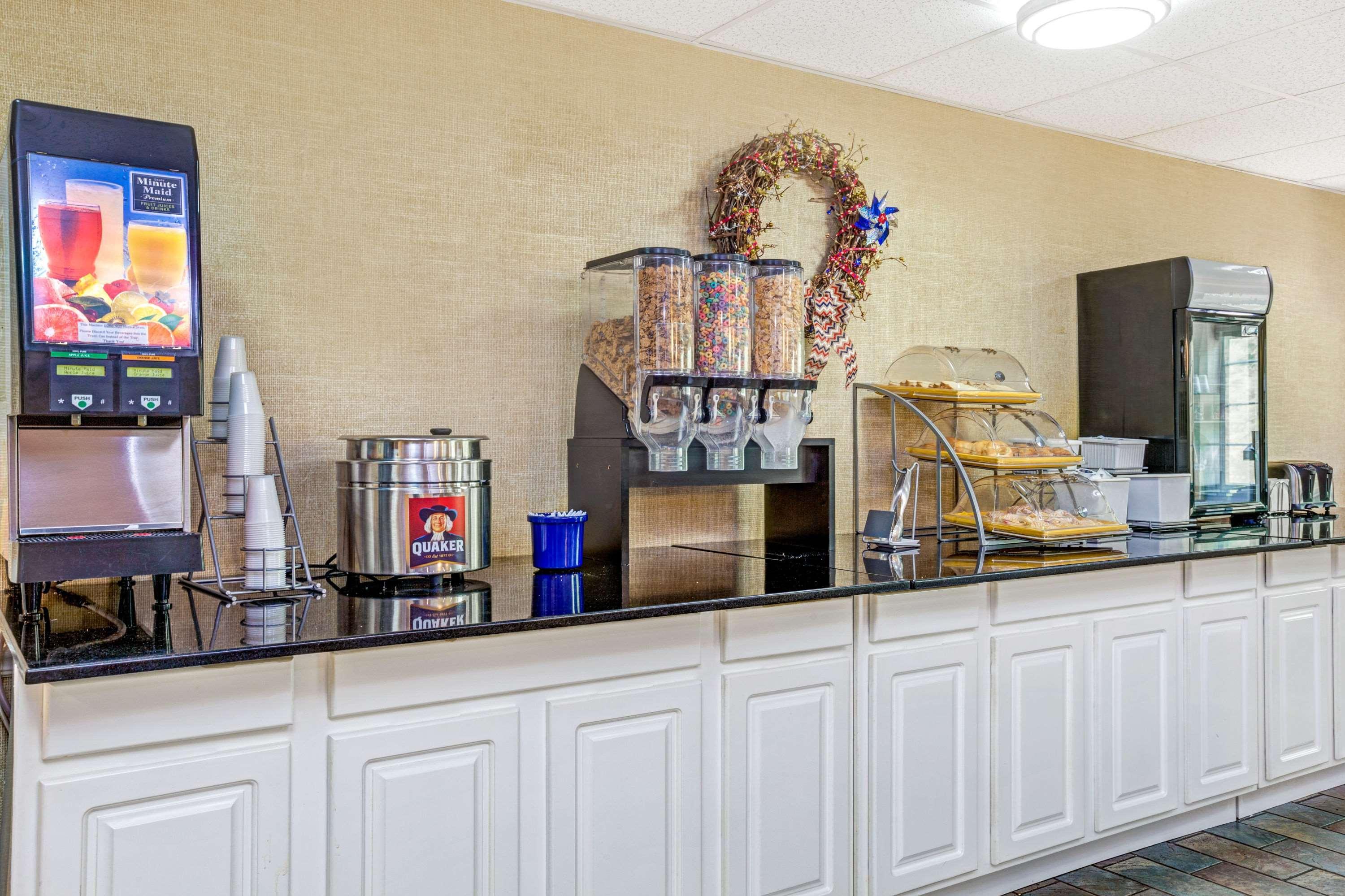 Days Inn By Wyndham Sturbridge Buitenkant foto